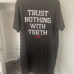 Akoo seal shirt size large